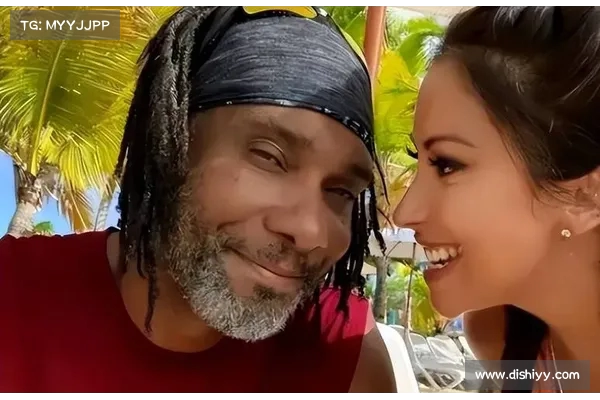 NBA球员衰老速度惊人邓肯场边观战显苍老格林胡须半白感叹时光流逝 NBA球员衰老速度惊人邓肯场边观战显苍老格林胡须半白感叹时光流逝