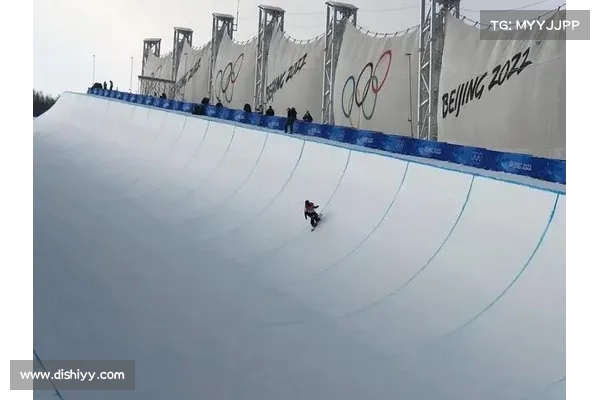单板滑雪U型场地技巧全解析 提升空中技巧与落地稳定性的实用方法 单板滑雪U型场地技巧全解析 提升空中技巧与落地稳定性的实用方法